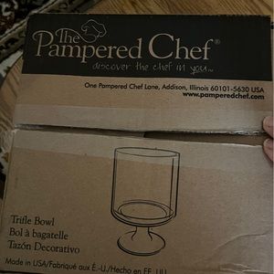 Pampered chef truffle bowl, barely used. Like brand new still in original box.